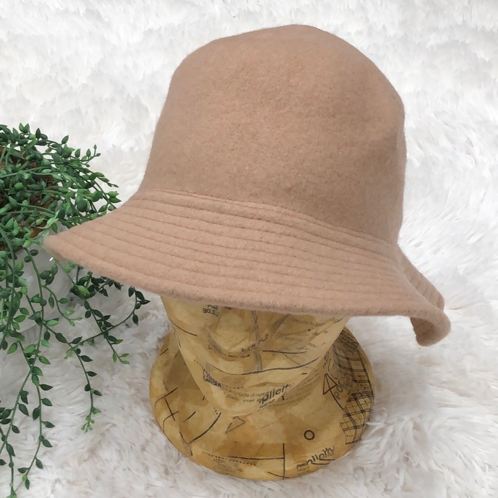 Wool bucket hat